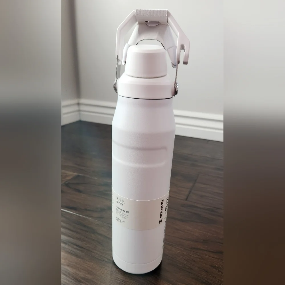 Stanley IceFlow AeroLight Vacuum Water Bottle with Fast Flow Lid - 36 fl. oz. - Picture 11 of 13